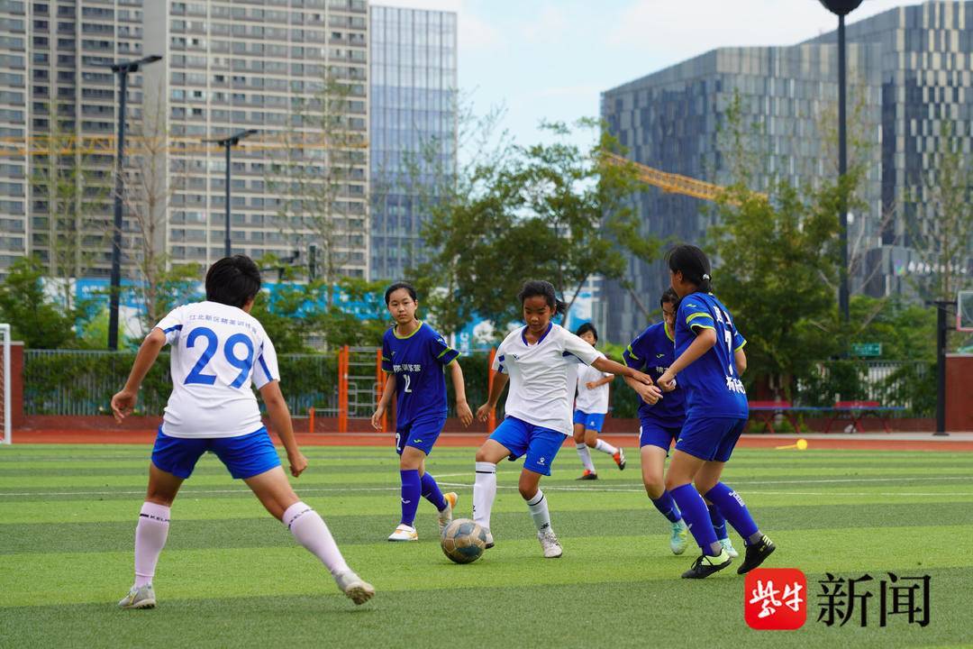 皇冠-2025南京市校园足球精英训练营交流赛 江北新区校园足球包揽一冠三亚！