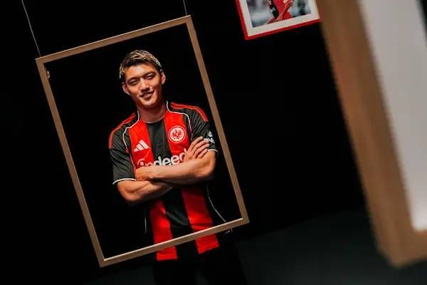 皇冠体育官网-2200万转会费！官方：27岁堂安律加盟法兰克福，签约5年身披20号