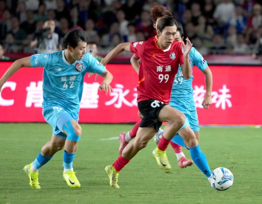 皇冠中国-南通队高居“苏超”榜首，市委书记：推动足球发展迈上新台阶