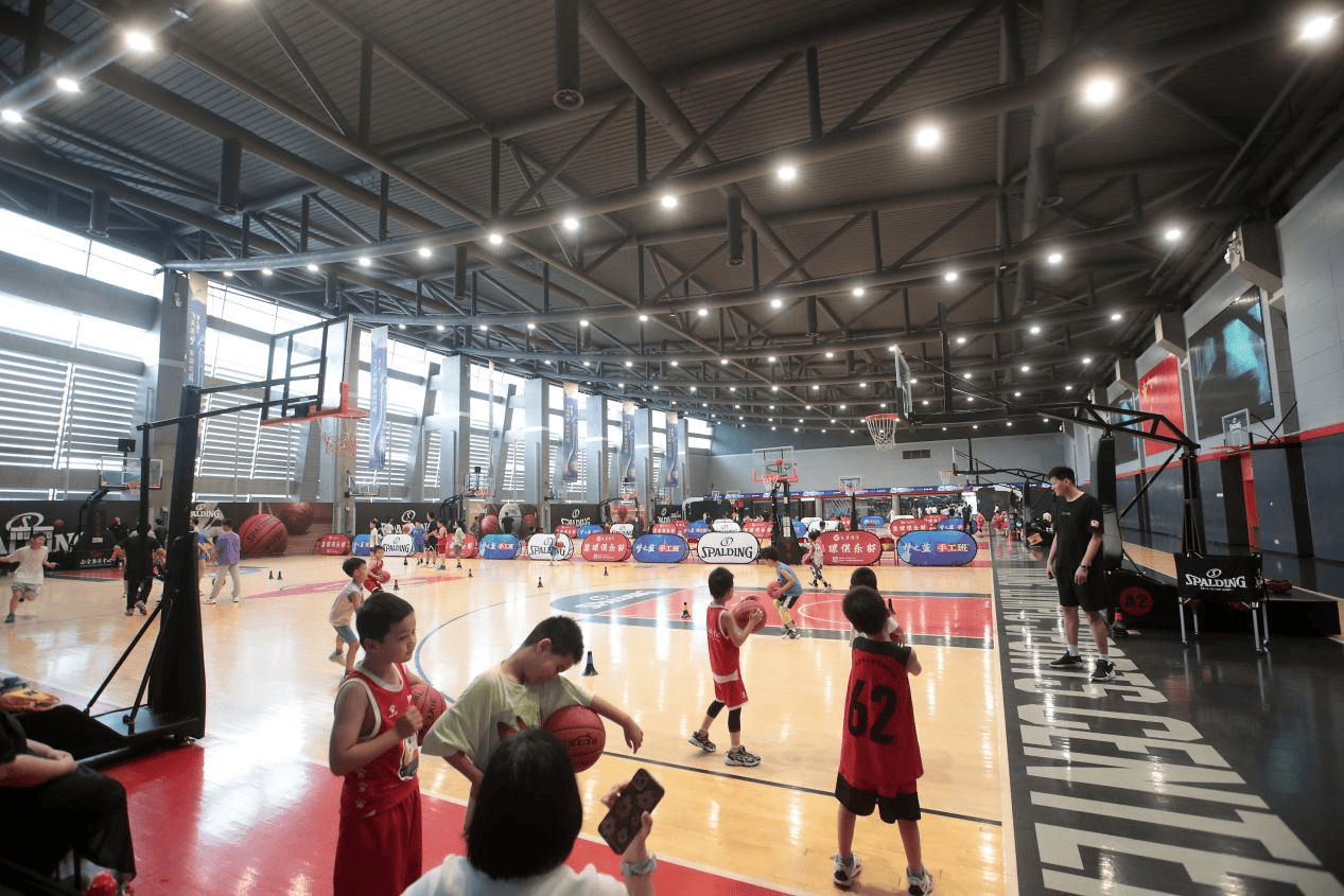 “全民健身日”探营南京奥体：苏超带起足球热