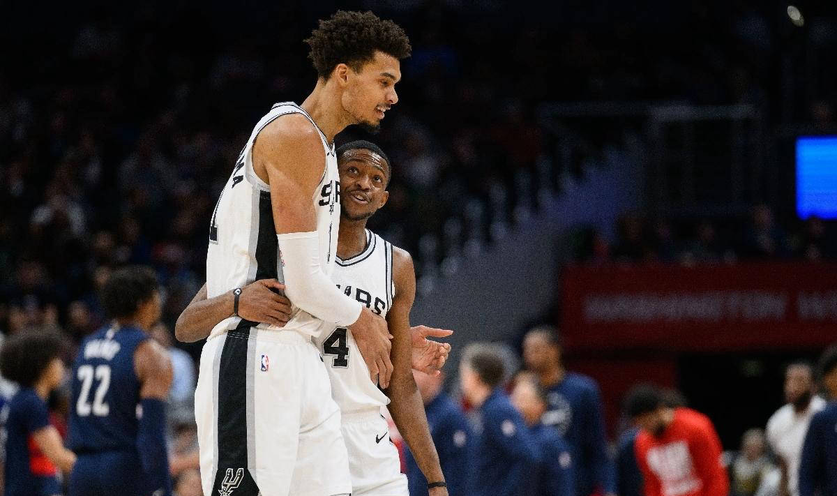 皇冠体育平台-圣安东尼奥马刺前(qián)景看好，达龙福克斯获顶薪提前(qián)续约资格