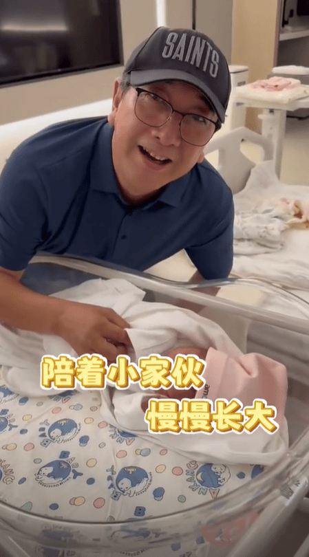 水均益宣布“升级当姥爷”，女儿曾是央视记者、与小7岁CBA男篮队员相恋