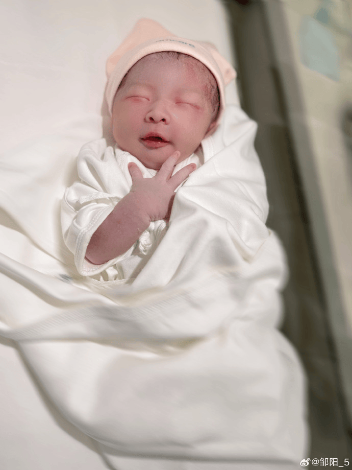 水均益宣布“升级当姥爷”，女儿曾是央视记者、与小7岁CBA男篮队员相恋