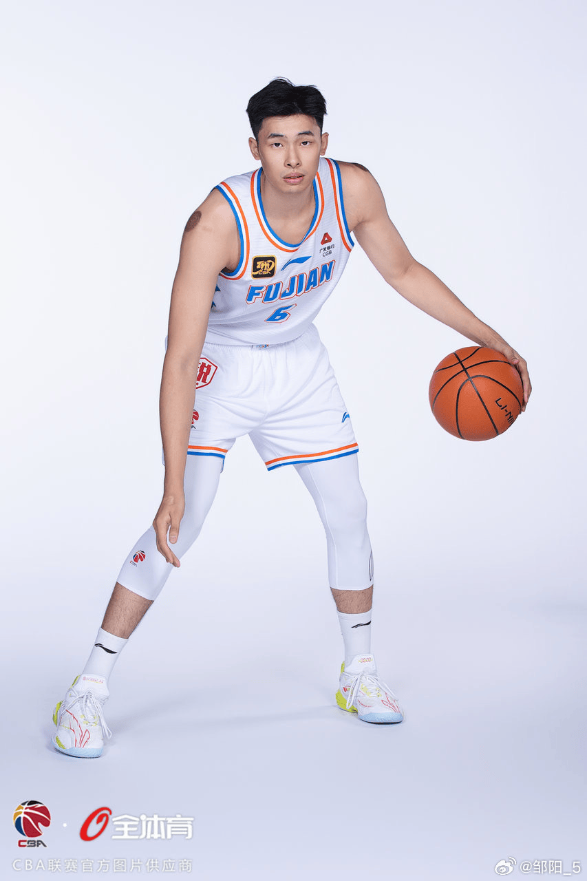 水均益宣布“升级当姥爷”，女儿曾是央视记者、与小7岁CBA男篮队员相恋