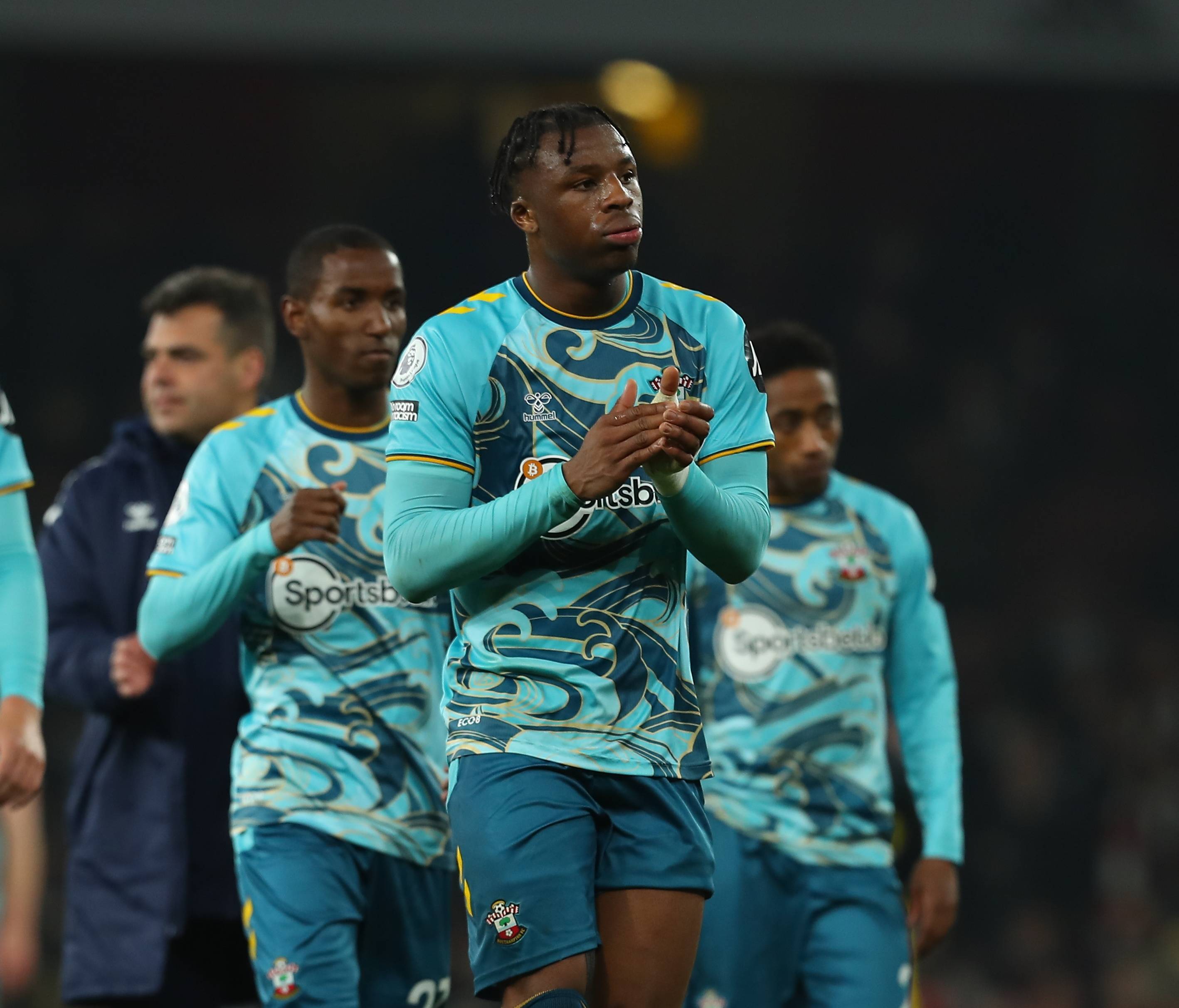 皇冠体育app-队报：南特有意南安普顿中卫科特查普，希望先租后买签下球员