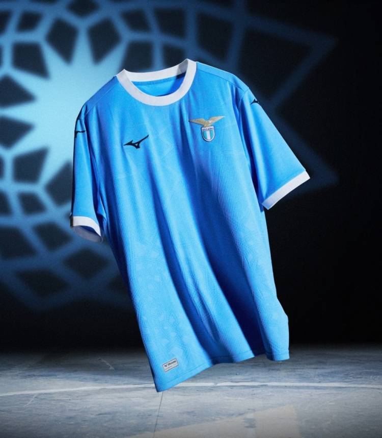 皇冠-拉齐奥发布新赛季主客场球衣：美津浓设计，致敬米开朗基罗经典
