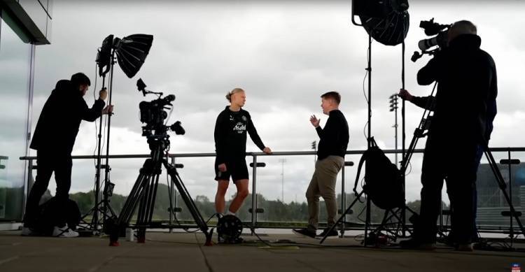 皇冠体育首页-谁？哈兰德：早年经常见曼城错失良机，当时就想如果是我多好