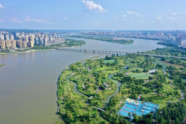 2025/2026四川省城市足球联赛5场比赛同日开赛，各地“文旅盛宴”热闹开摆