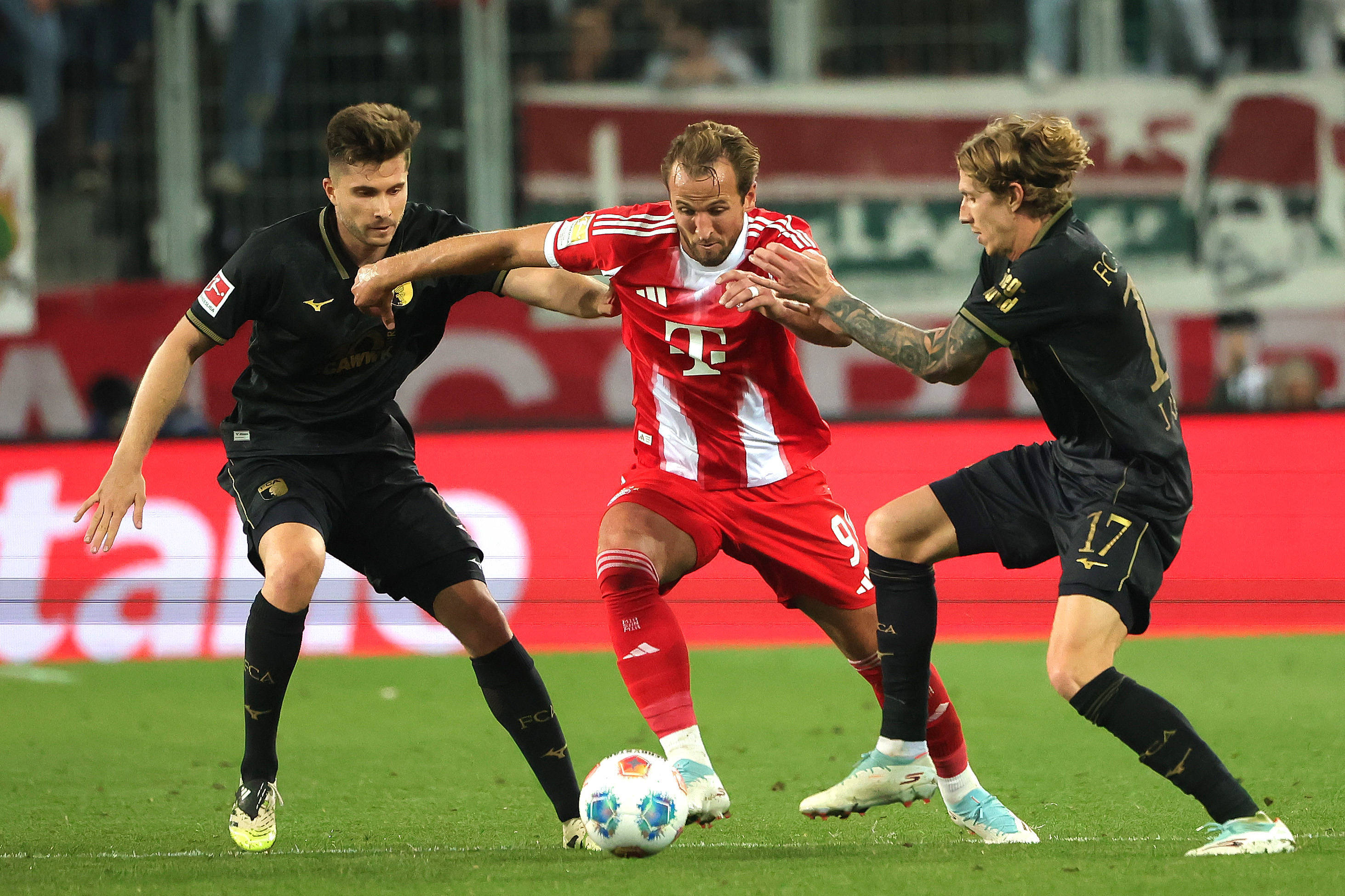 皇冠体育app-德甲综合 | 拜仁险胜奥格斯堡